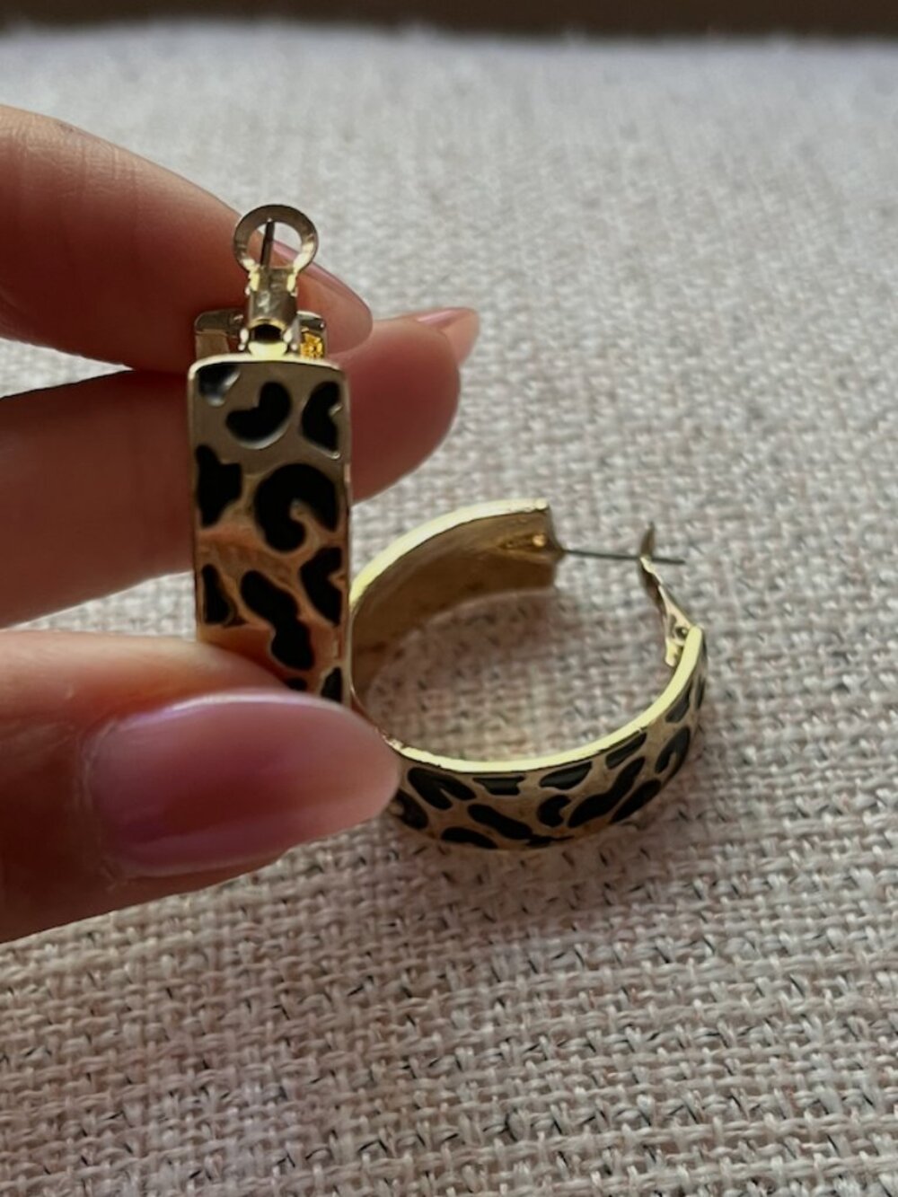 Hoop earrings - goldtone/animal print